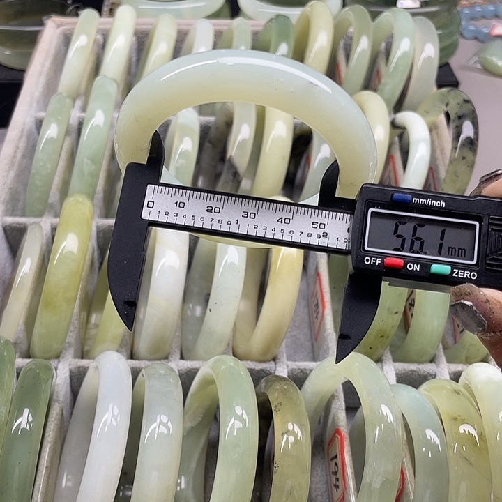 蛇纹石玉未镶嵌手镯184