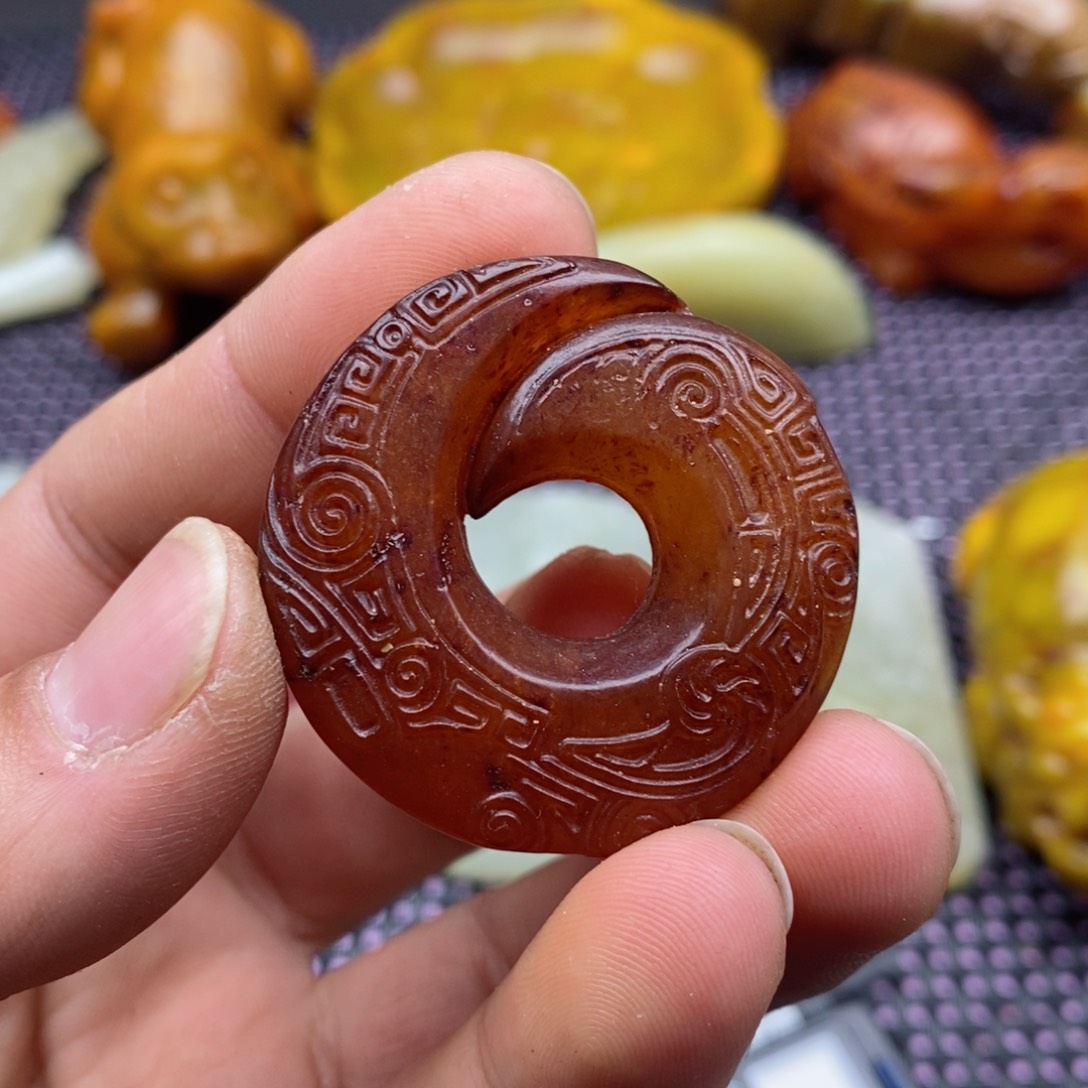 蛇纹石玉颈饰未镶嵌