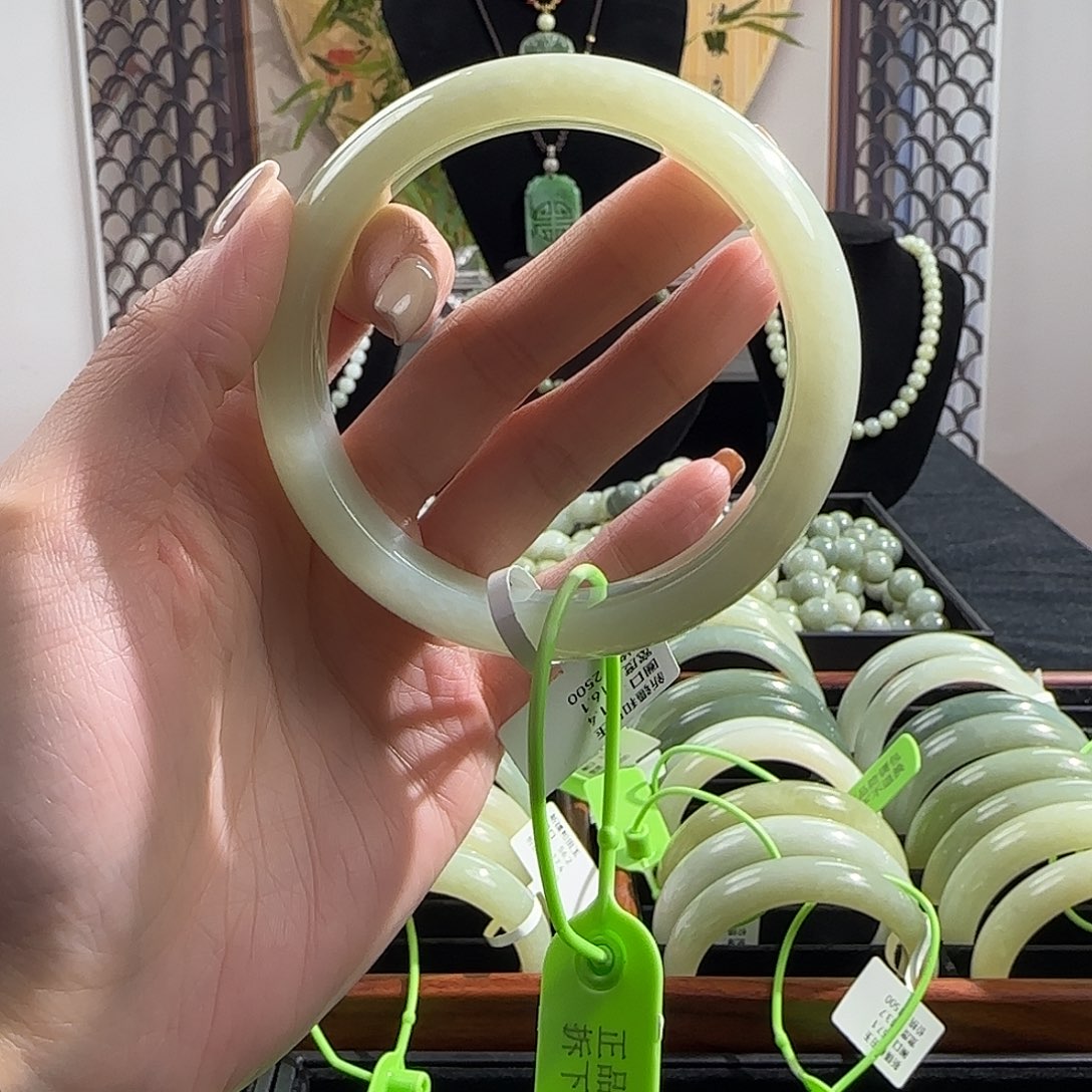 和田玉未镶嵌手镯61.4