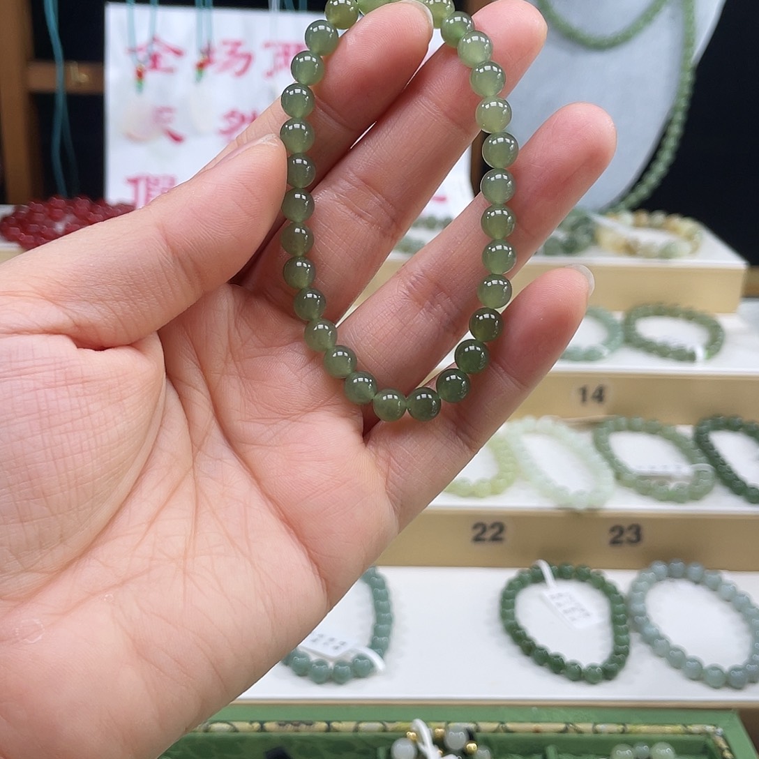 熬****和田玉未镶嵌手链
