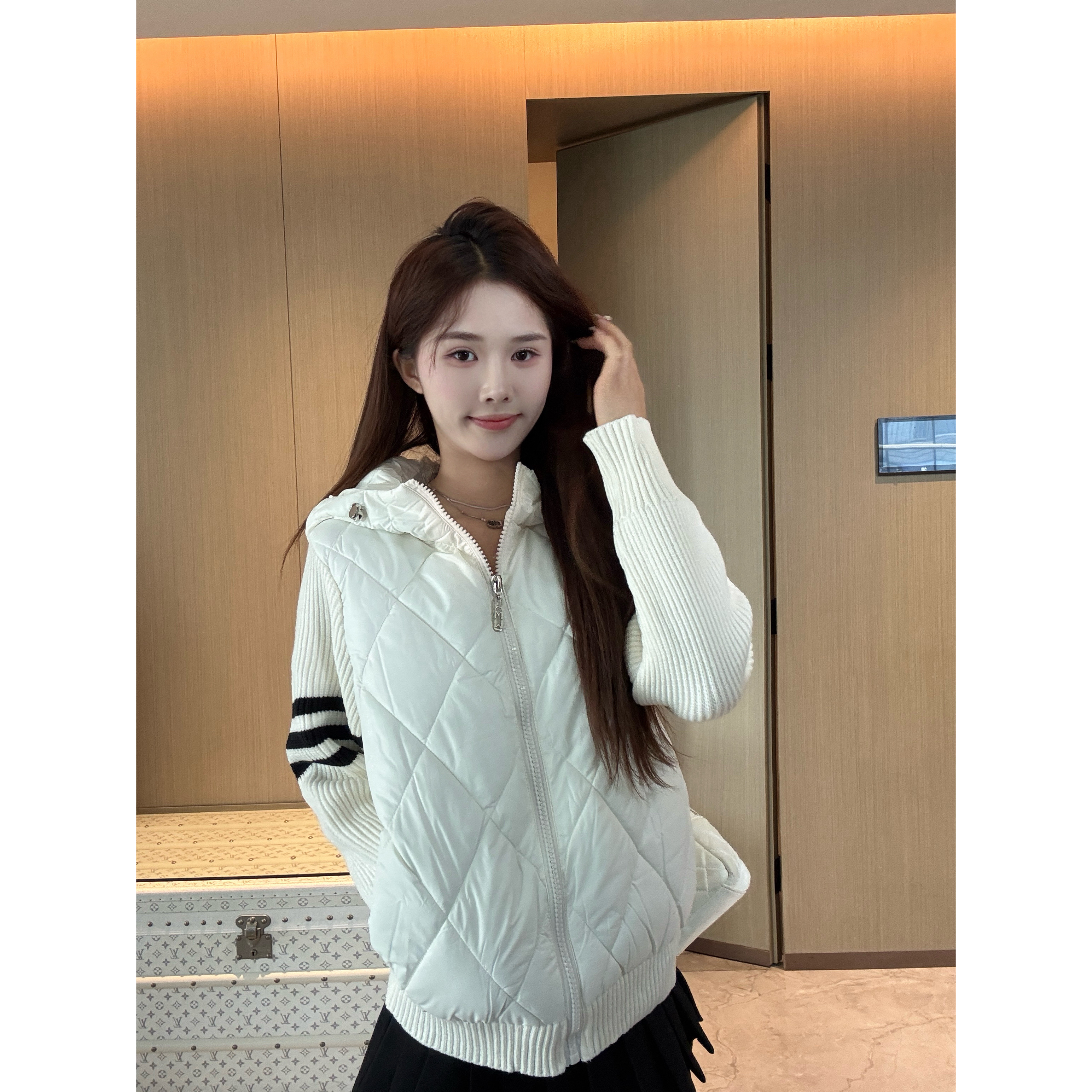 【Cikky服饰】冬季韩版气质大翻领拼接针织连帽保暖女短款