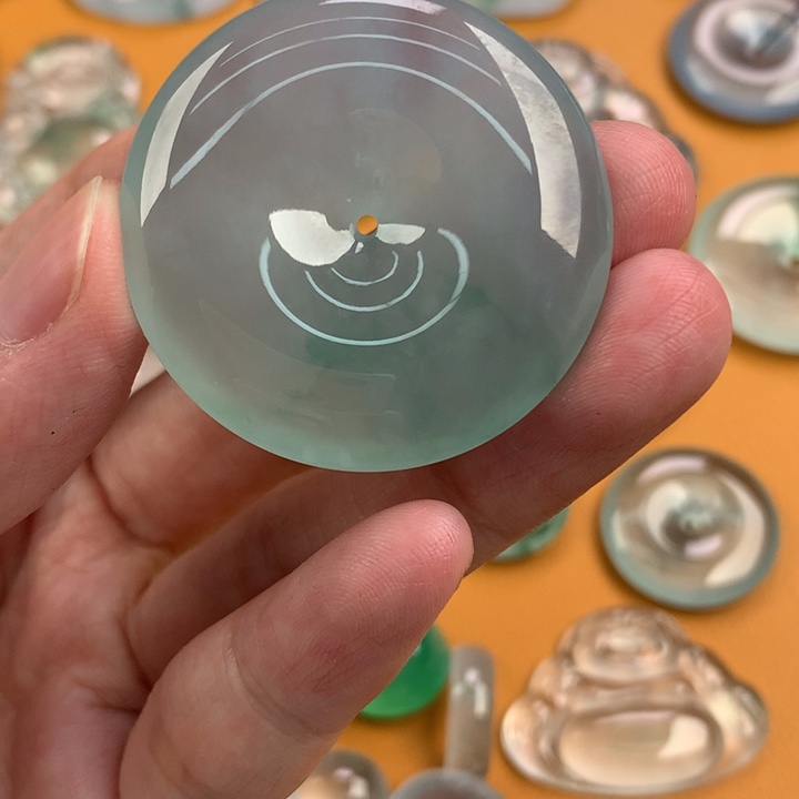 翡翠未镶嵌颈饰…..