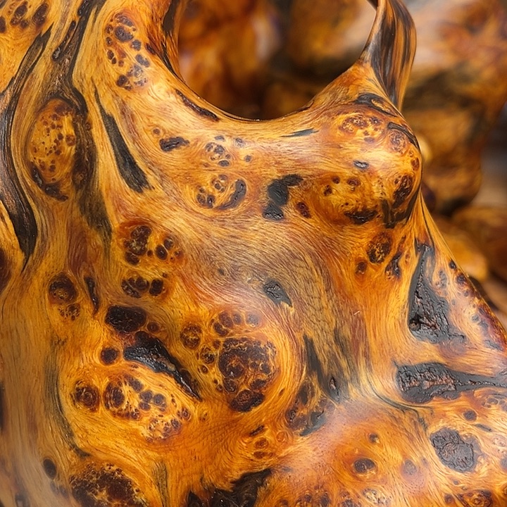 ****劉松木琥珀木手把件…