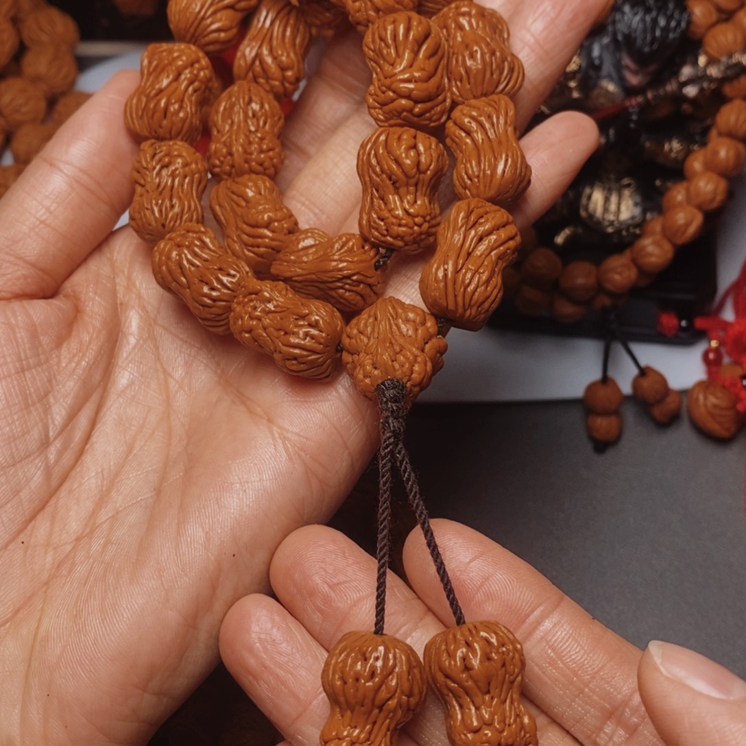 小***侠吊坠桃核桃枭手持1