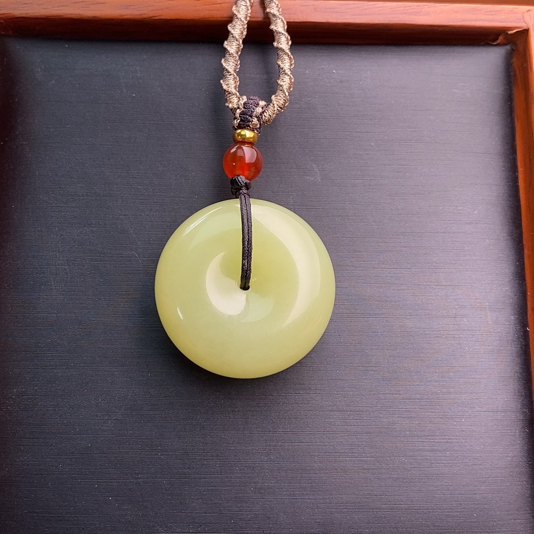 大***彪和田玉（黄玉）未镶嵌颈饰