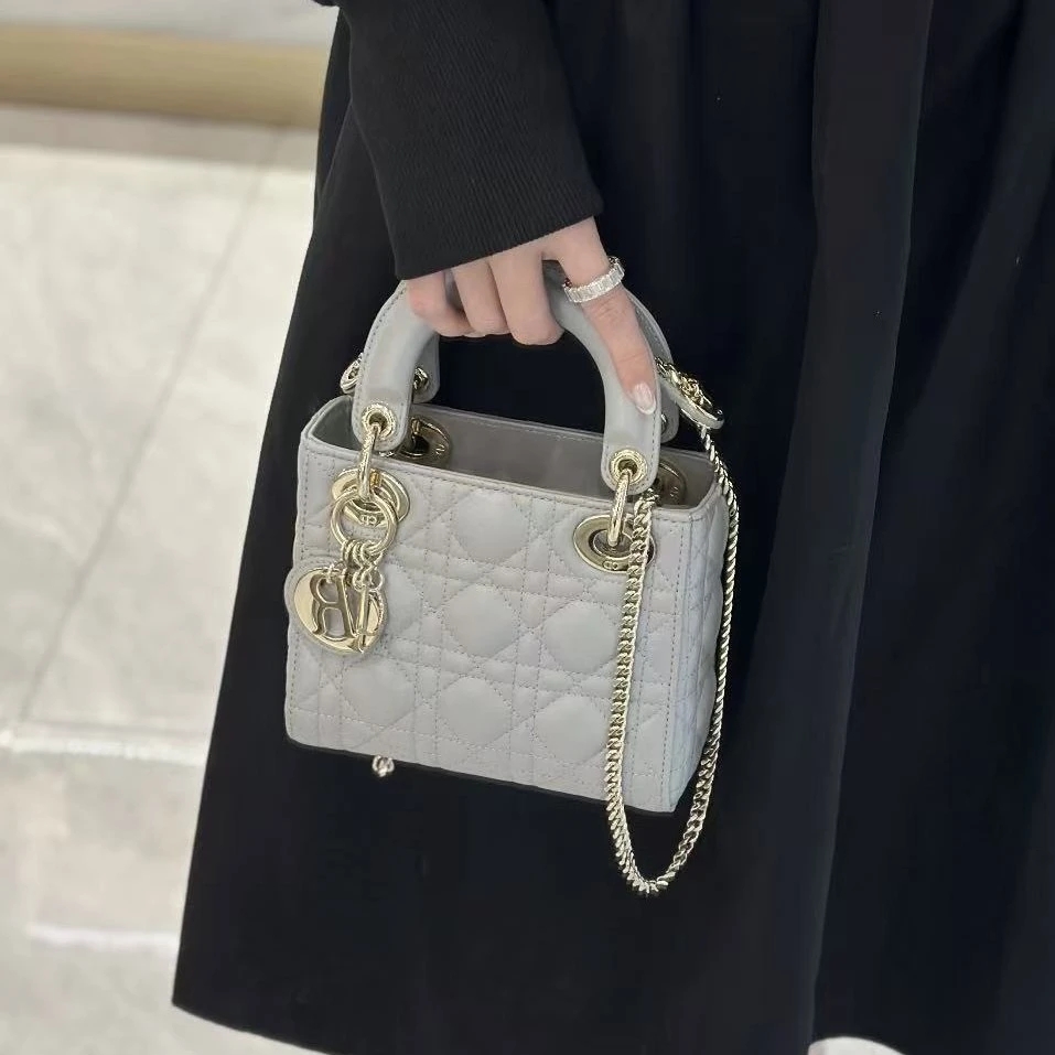 95新 DIOR/迪奥 戴妃三格珠光灰斜挎包/优品