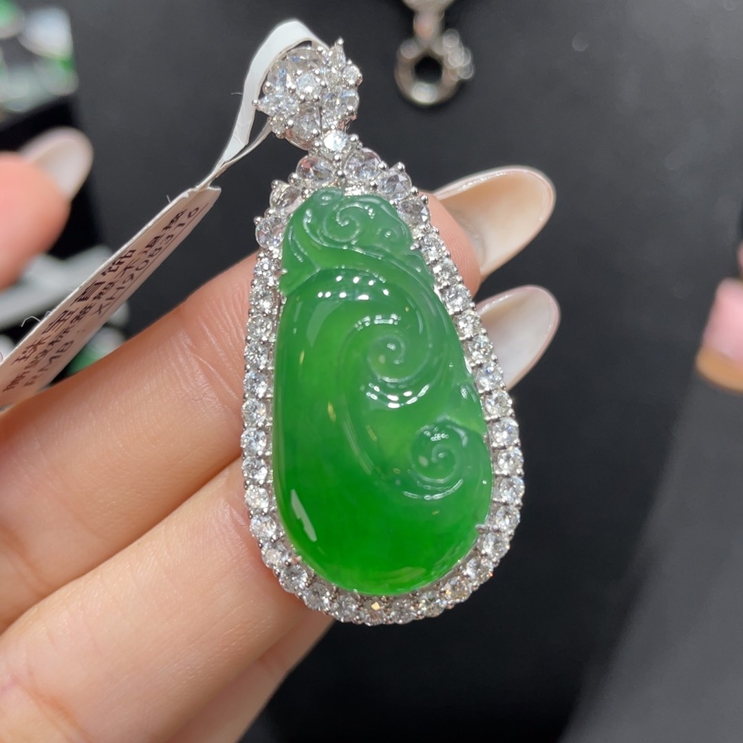 翡翠颈饰18K金镶嵌天然缅甸翡翠a货