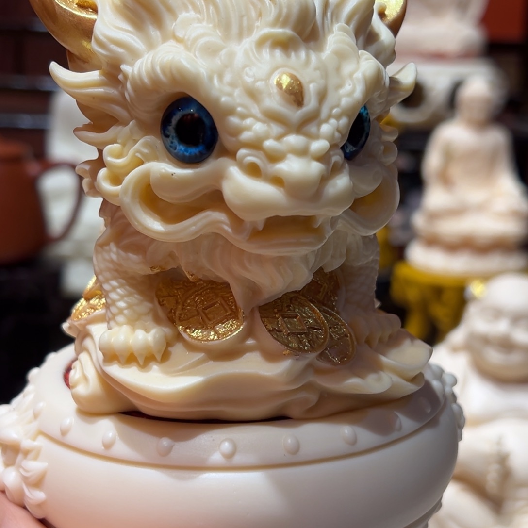 树脂制品麒麟加貔貅底座套装