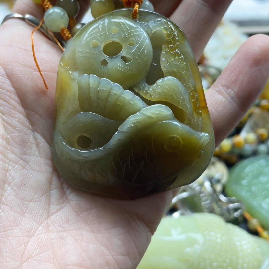 蛇纹石玉挂件未镶嵌