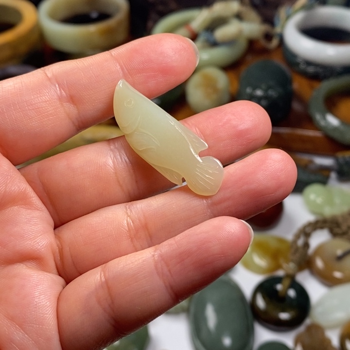 和田玉（糖玉）未镶嵌把件