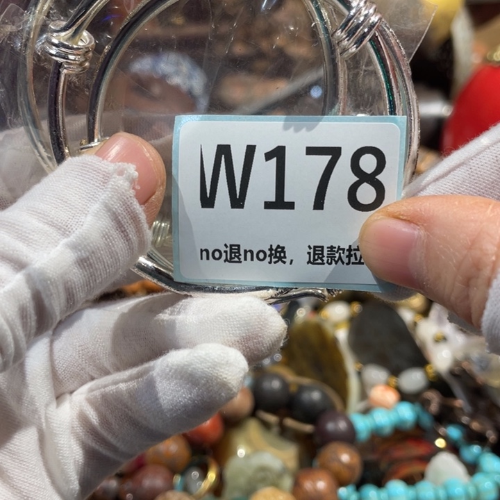 @***哥瓷片二表姐直播火爆热卖