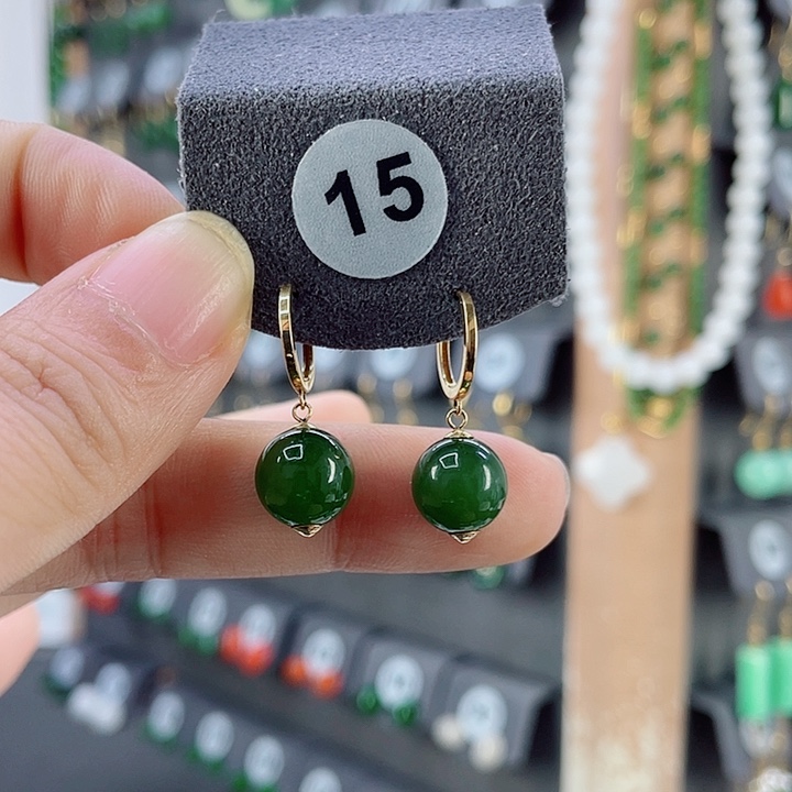 18K金镶嵌和田玉耳饰