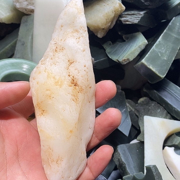高***材和田玉（糖玉）未镶嵌珠宝半成品