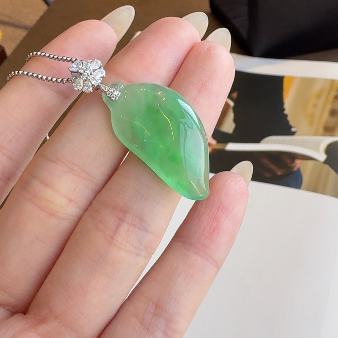 翡翠颈饰18K金镶嵌木那绿桃子