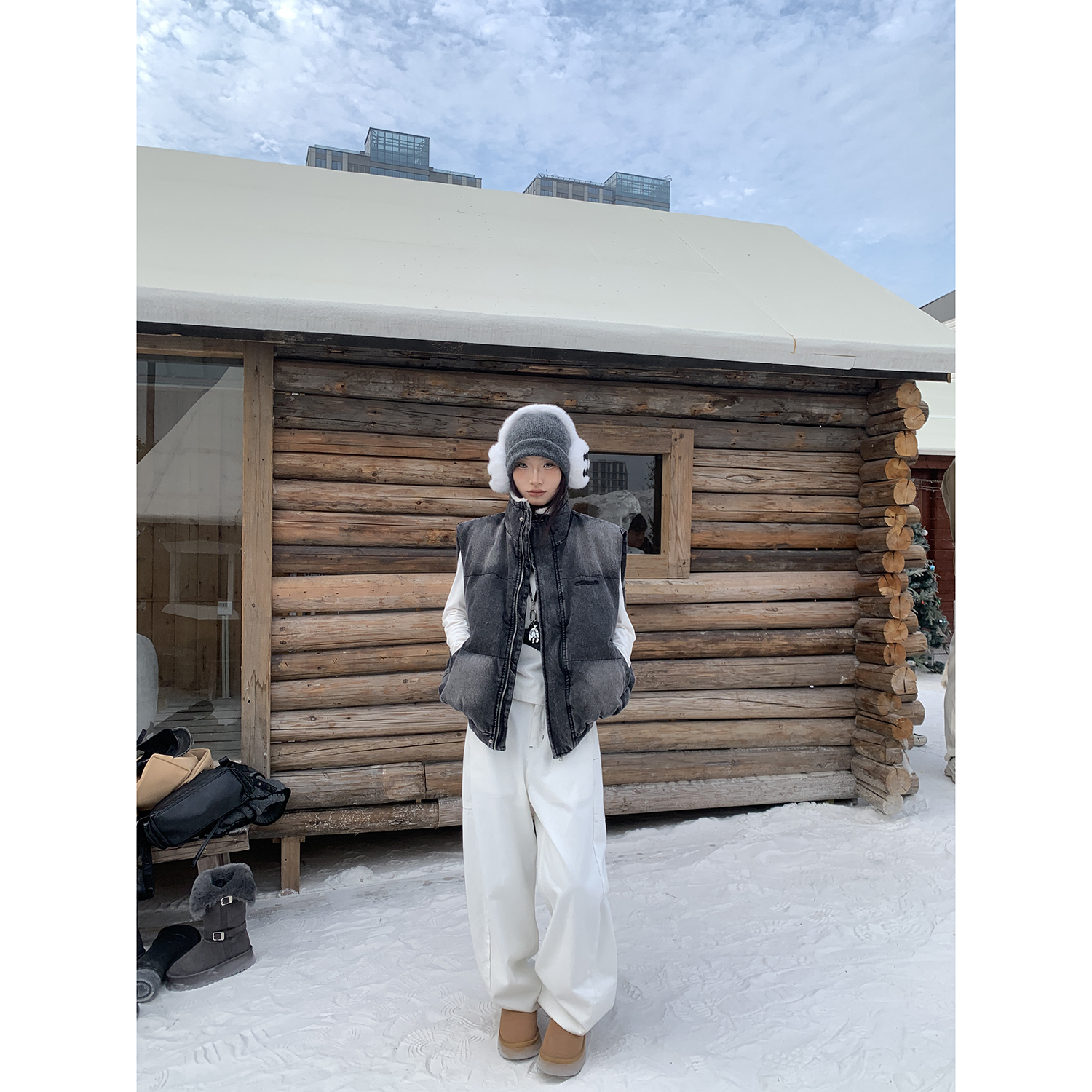 【LIUKY】冬季小众美式重磅做旧加厚设计感立领保暖牛仔棉衣马甲女