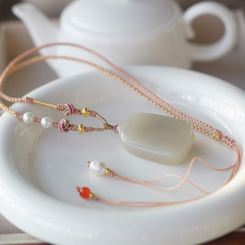 玉暖 和田玉淡藕粉无事牌吊坠手工精雕挂件