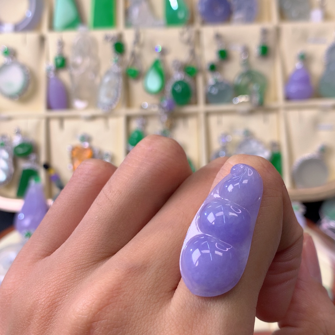 翡翠颈饰未镶嵌裸石