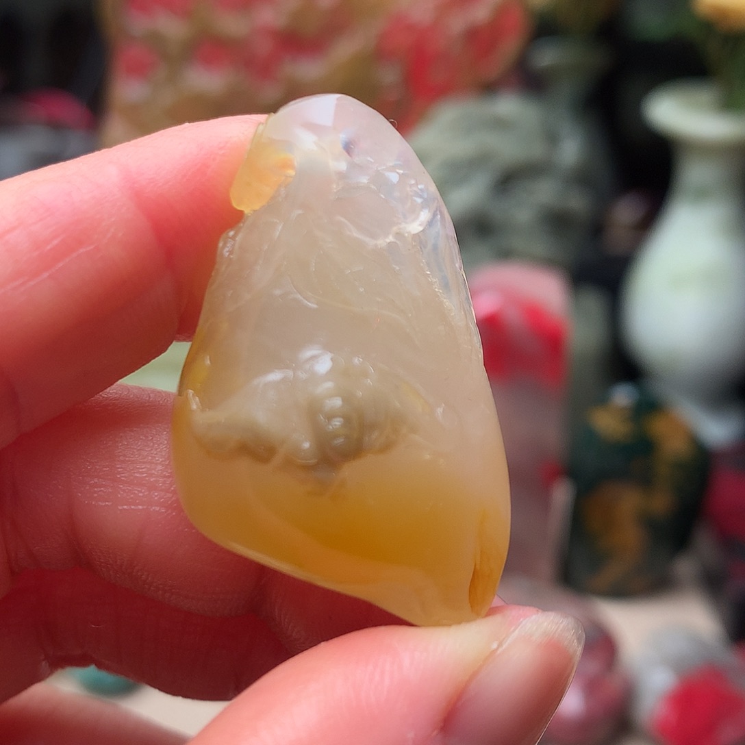 大***的昌化石田黄玻璃冻精品挂件