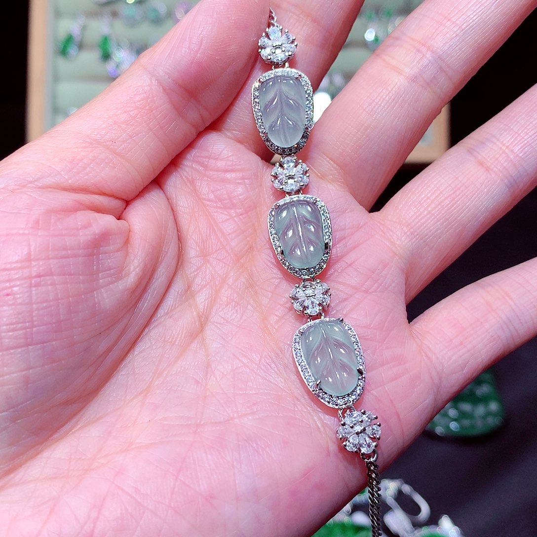 【闪购商品】翡翠吊坠(不含链)未镶嵌