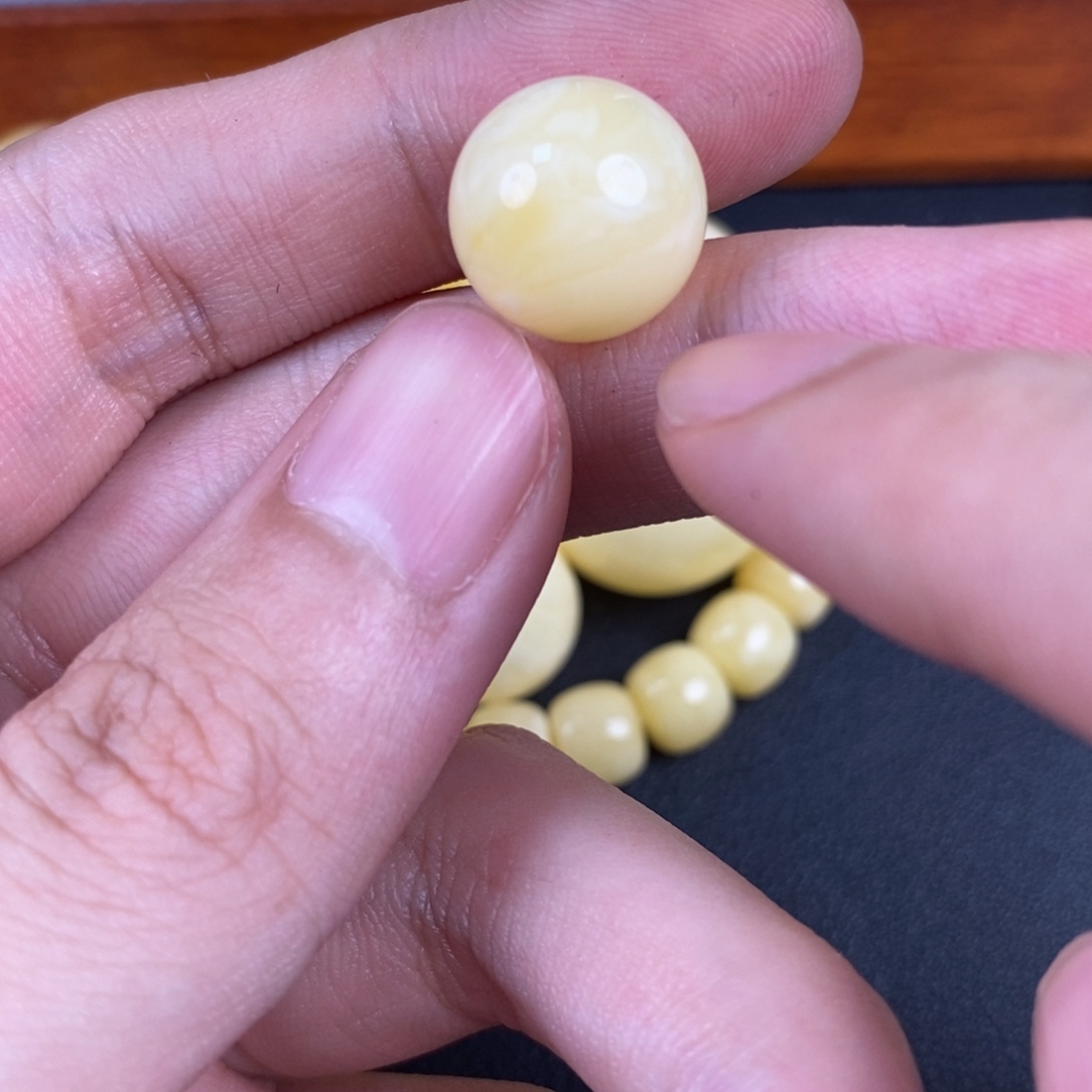 琥珀未镶嵌珠宝奇石95