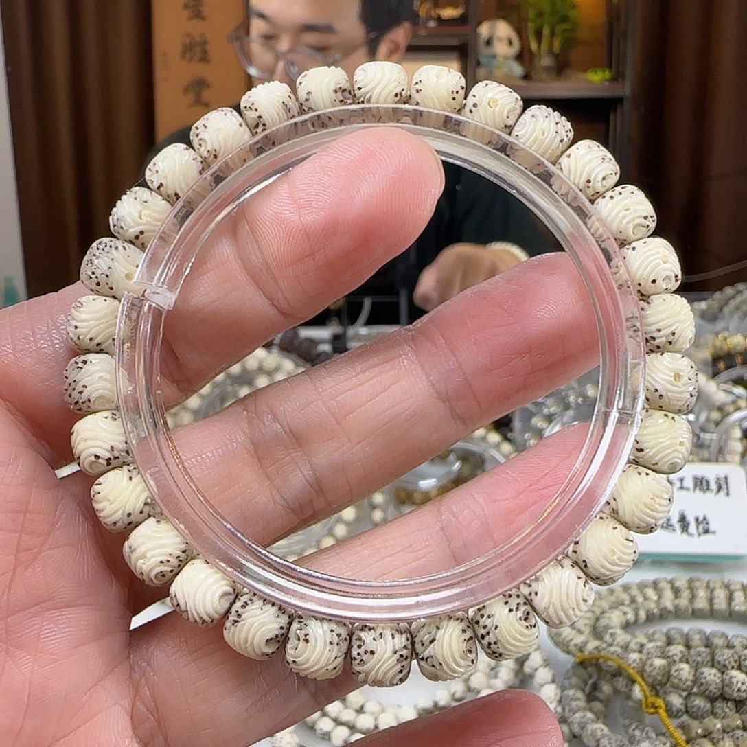 R***兽手串星月菩提8通体年轮