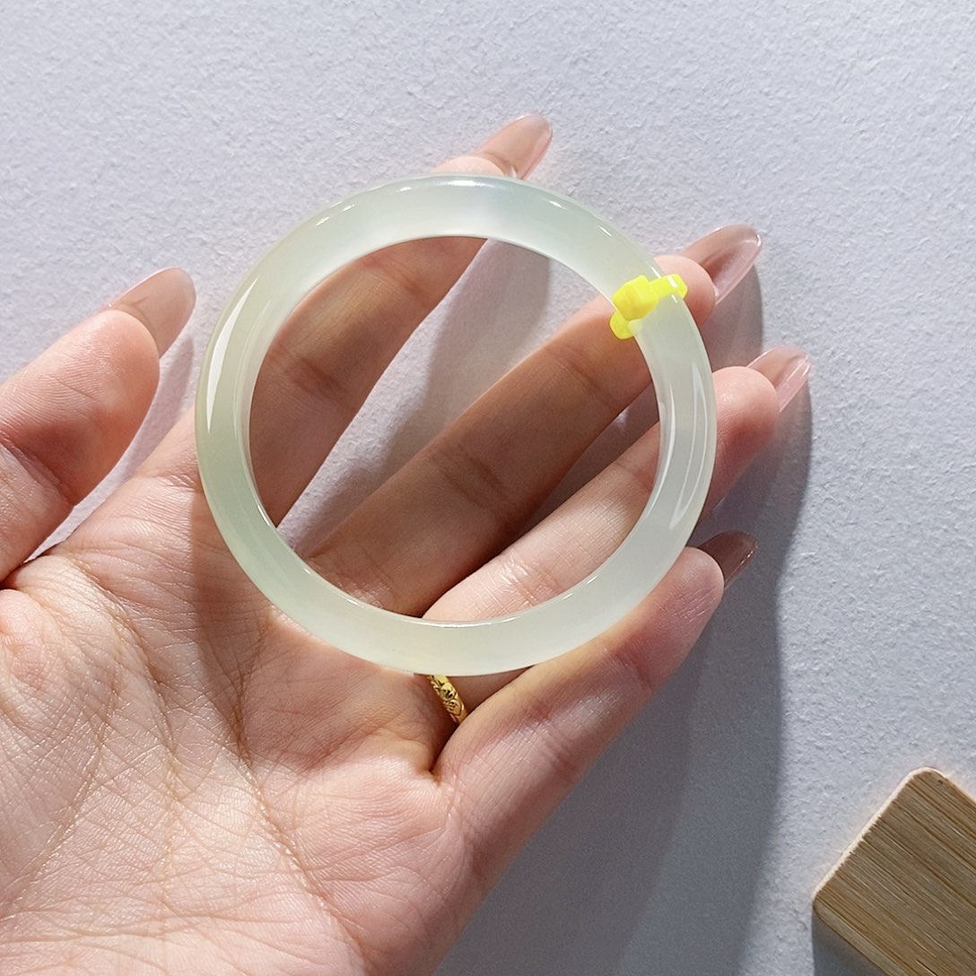 玛瑙/玉髓手镯未镶嵌54.8