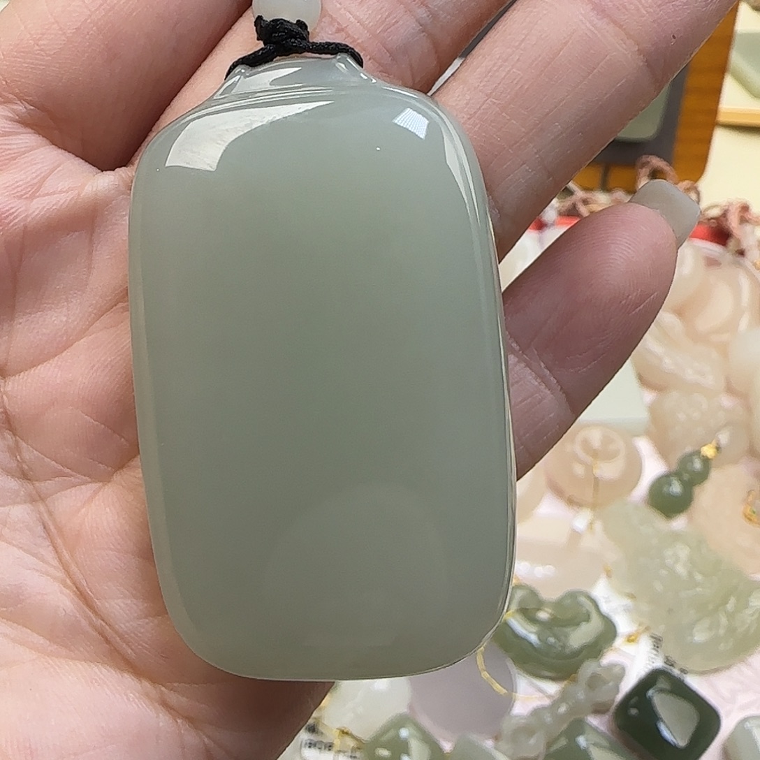 恒***具和田玉未镶嵌颈饰