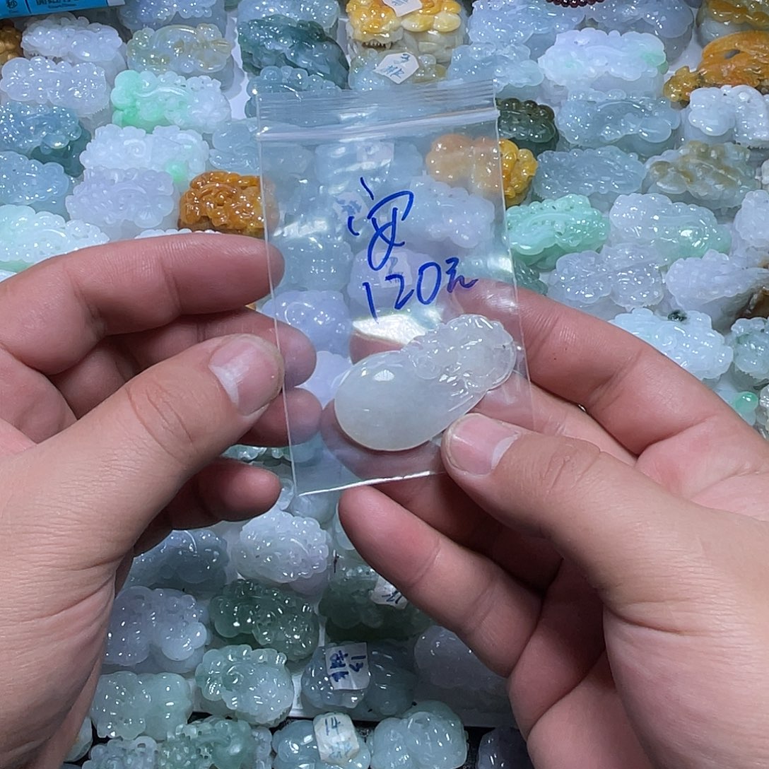 安***ᘑ翡翠未镶嵌颈饰天然