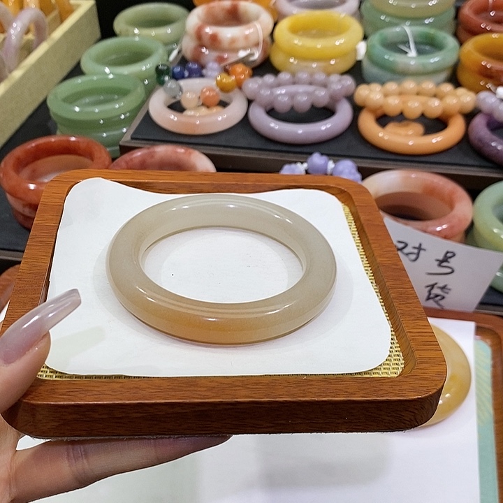 石英质玉未镶嵌手镯60