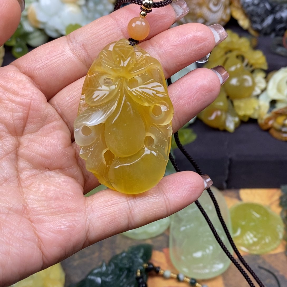 蛇纹石玉颈饰未镶嵌