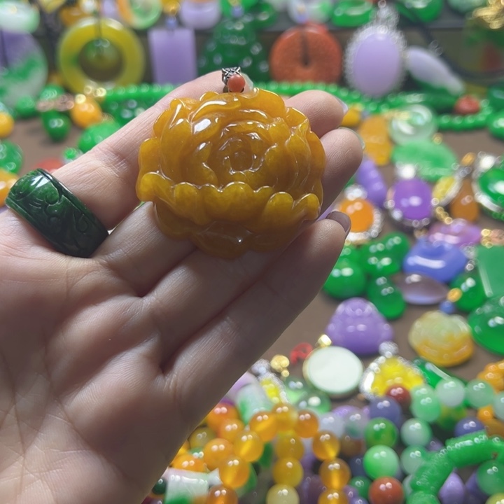 翡翠未镶嵌颈饰吊坠