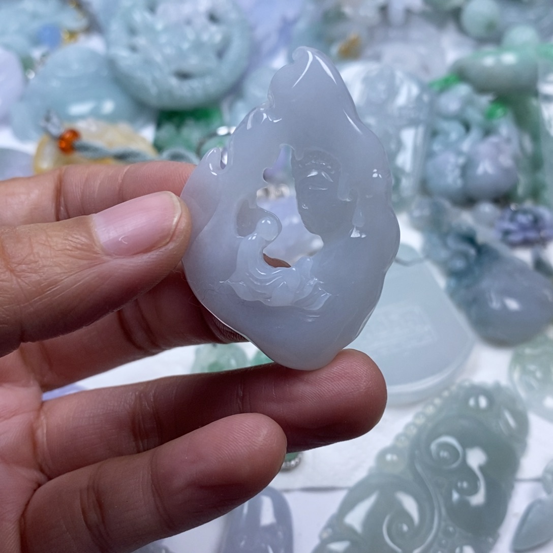 颈饰未镶嵌翡翠昆****眉翡翠