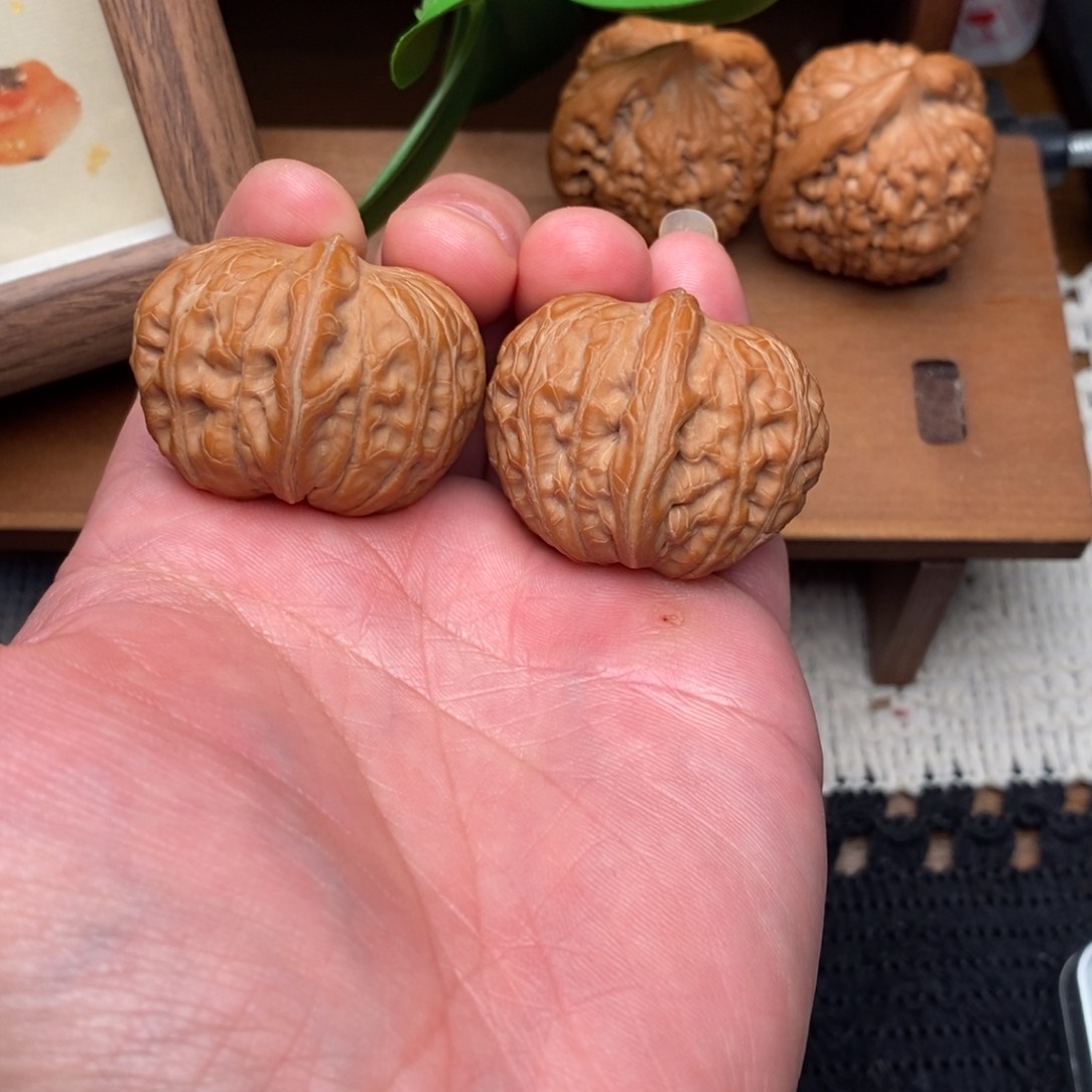 文玩核桃吊坠谁****过元宝36