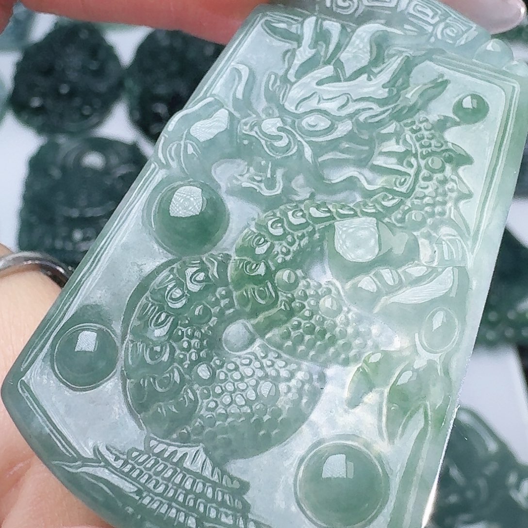 翡翠未镶嵌颈饰天然的A货翡翠多样性发其一 