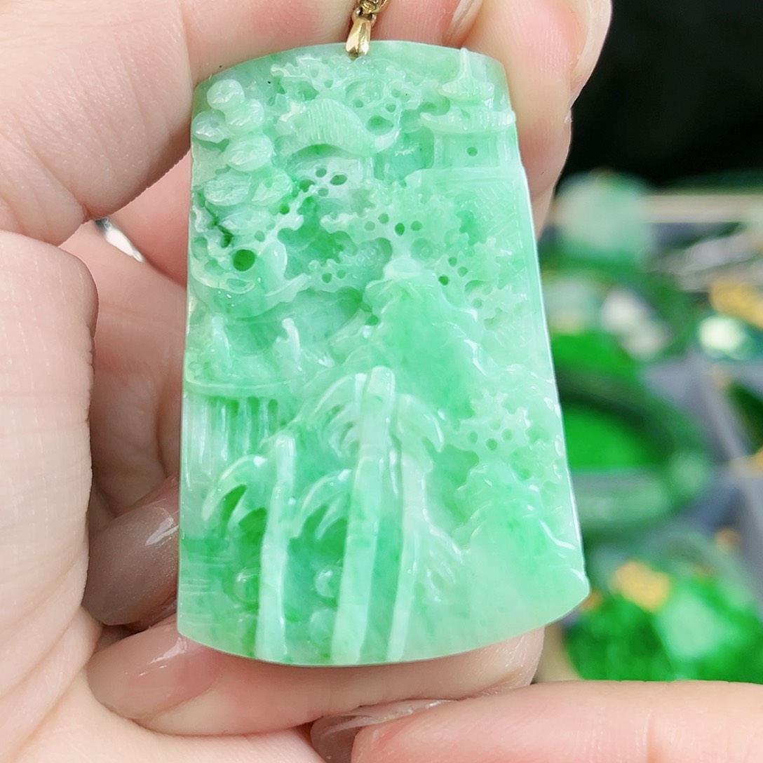 翡翠颈饰18K金镶嵌吊坠