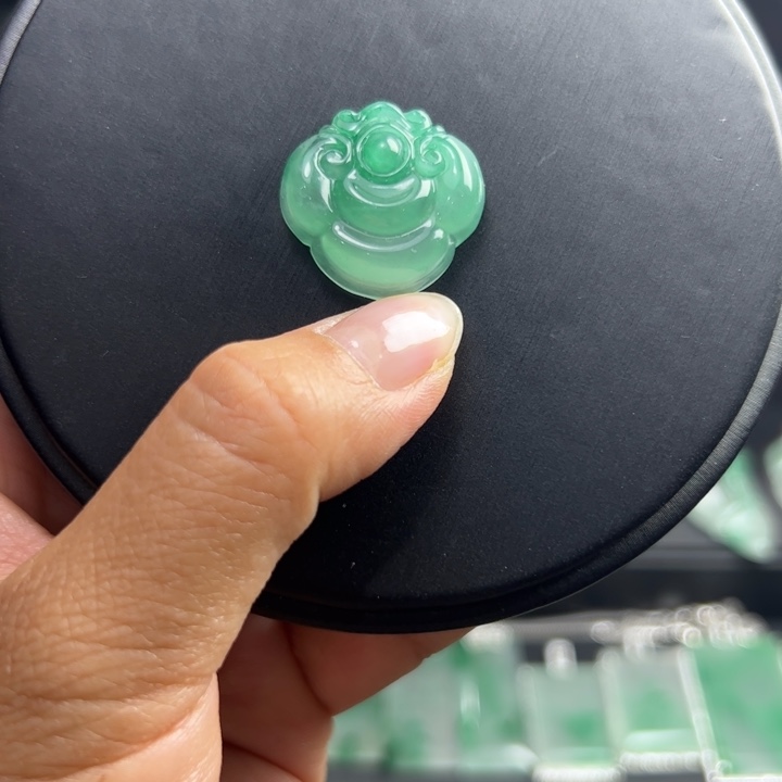 石英质玉（非洲翠）未镶嵌颈饰
