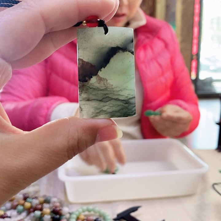 密玉（石英质玉）颈饰未镶嵌