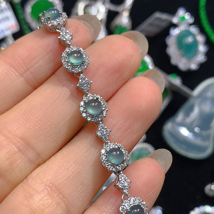 翡翠手链未镶嵌翡翠