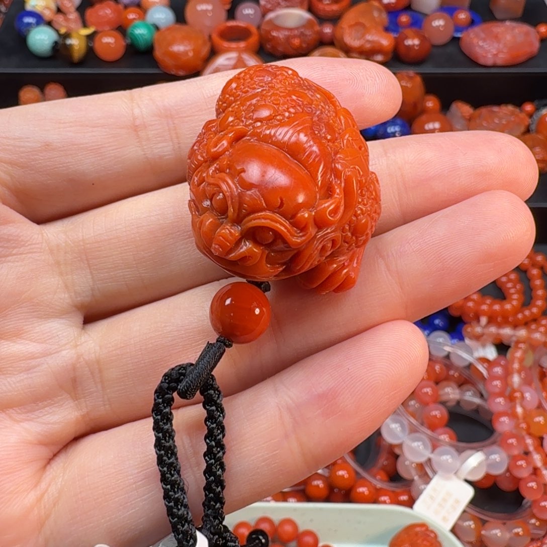 南红玛瑙未镶嵌金蟾