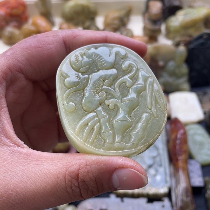 蛇纹石玉颈饰未镶嵌