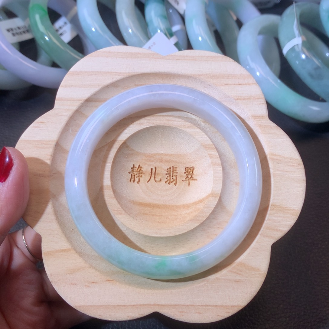 翡翠手镯未镶嵌56圈口