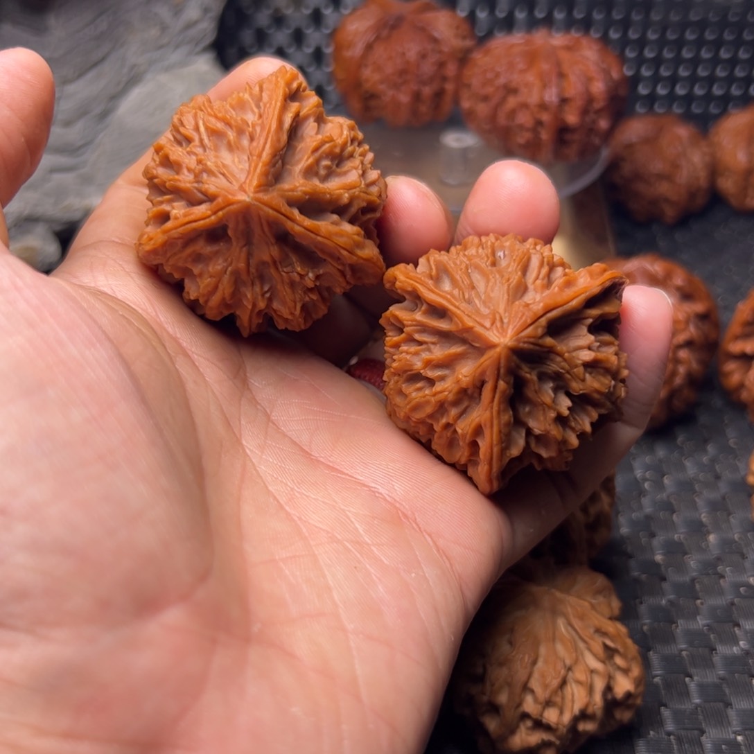 吊坠桃核灯笼三棱