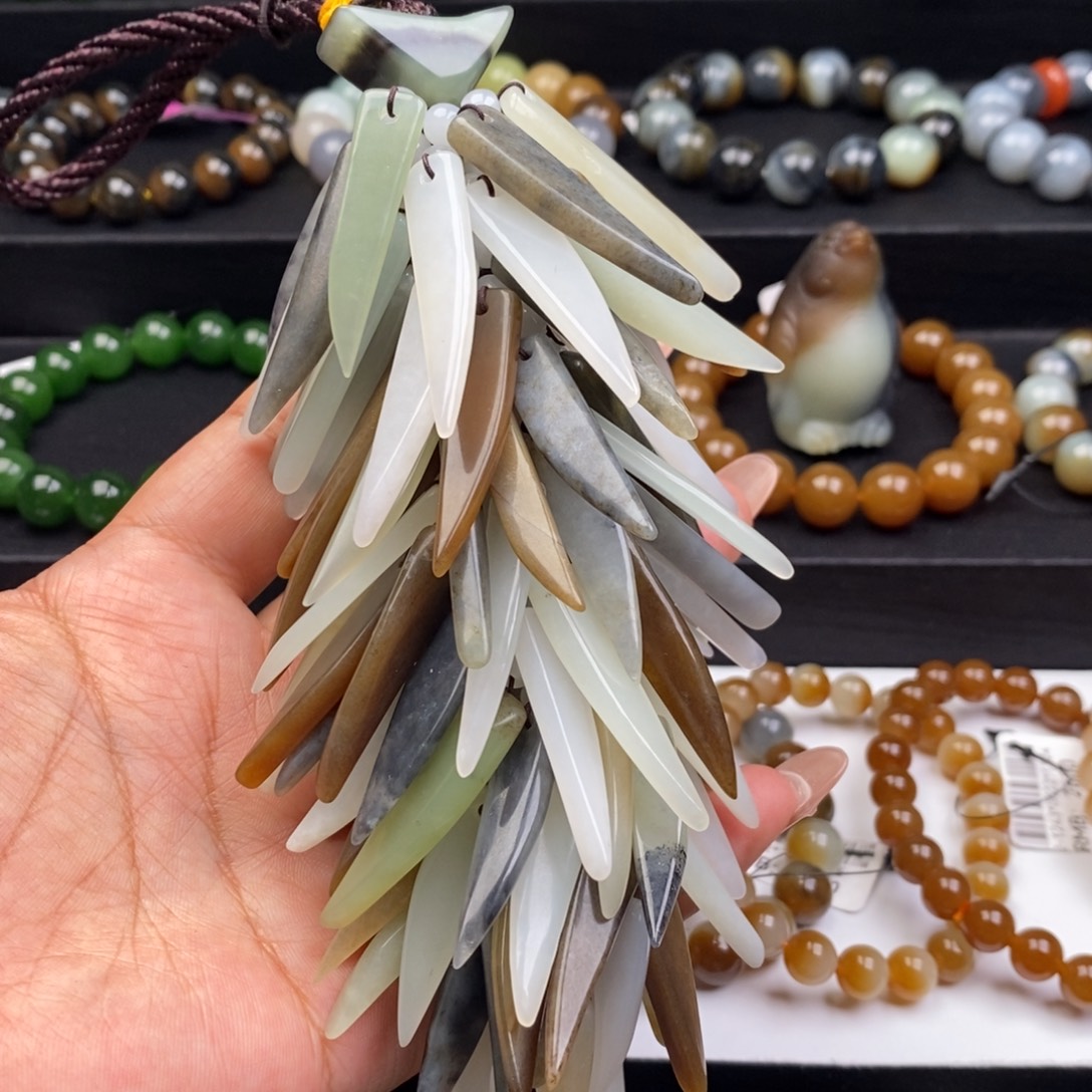 和田玉未镶嵌颈饰