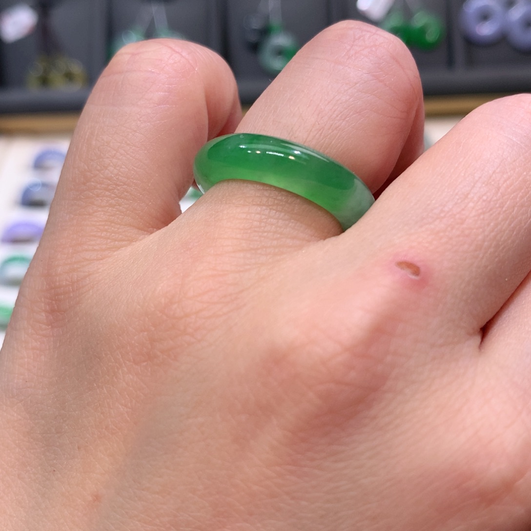 翡翠戒指未镶嵌翡翠