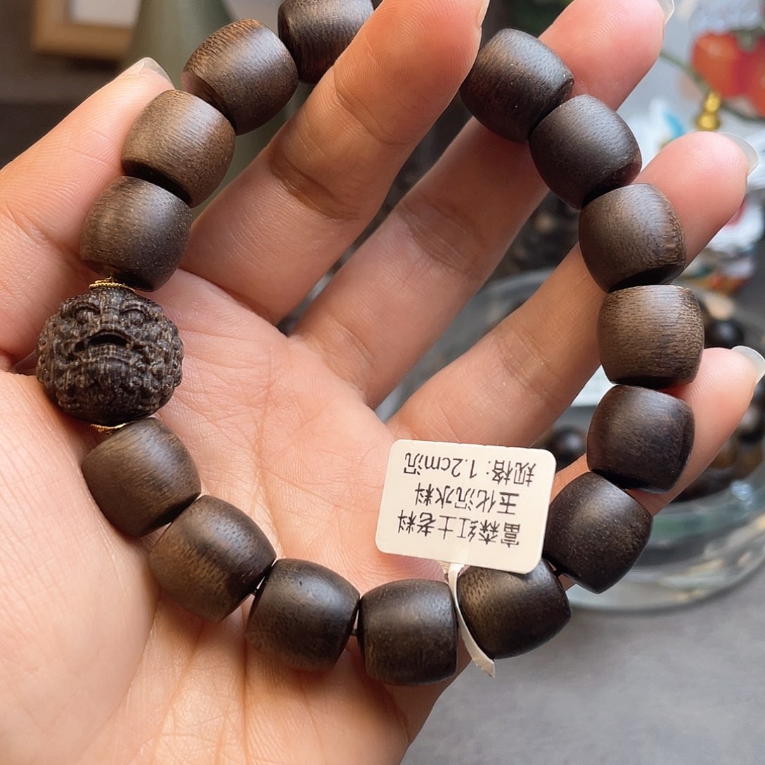 沉香手串富森红土老料
