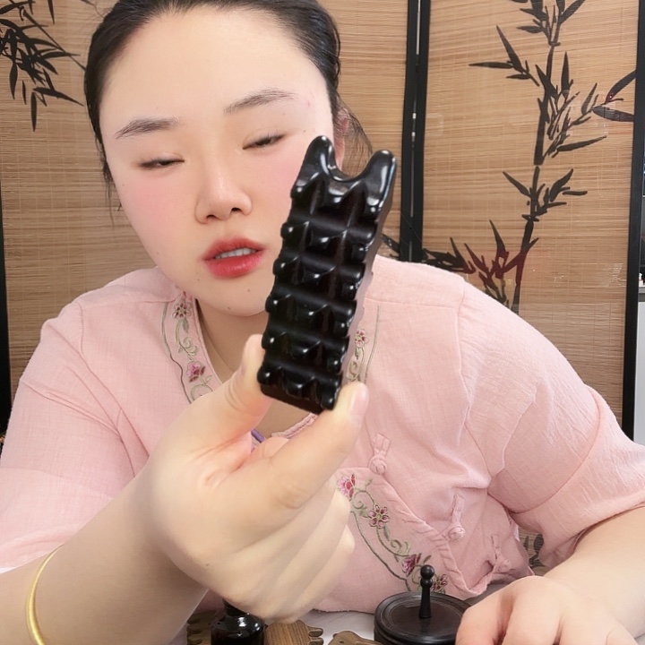 紫光檀小号手把件瑕疵