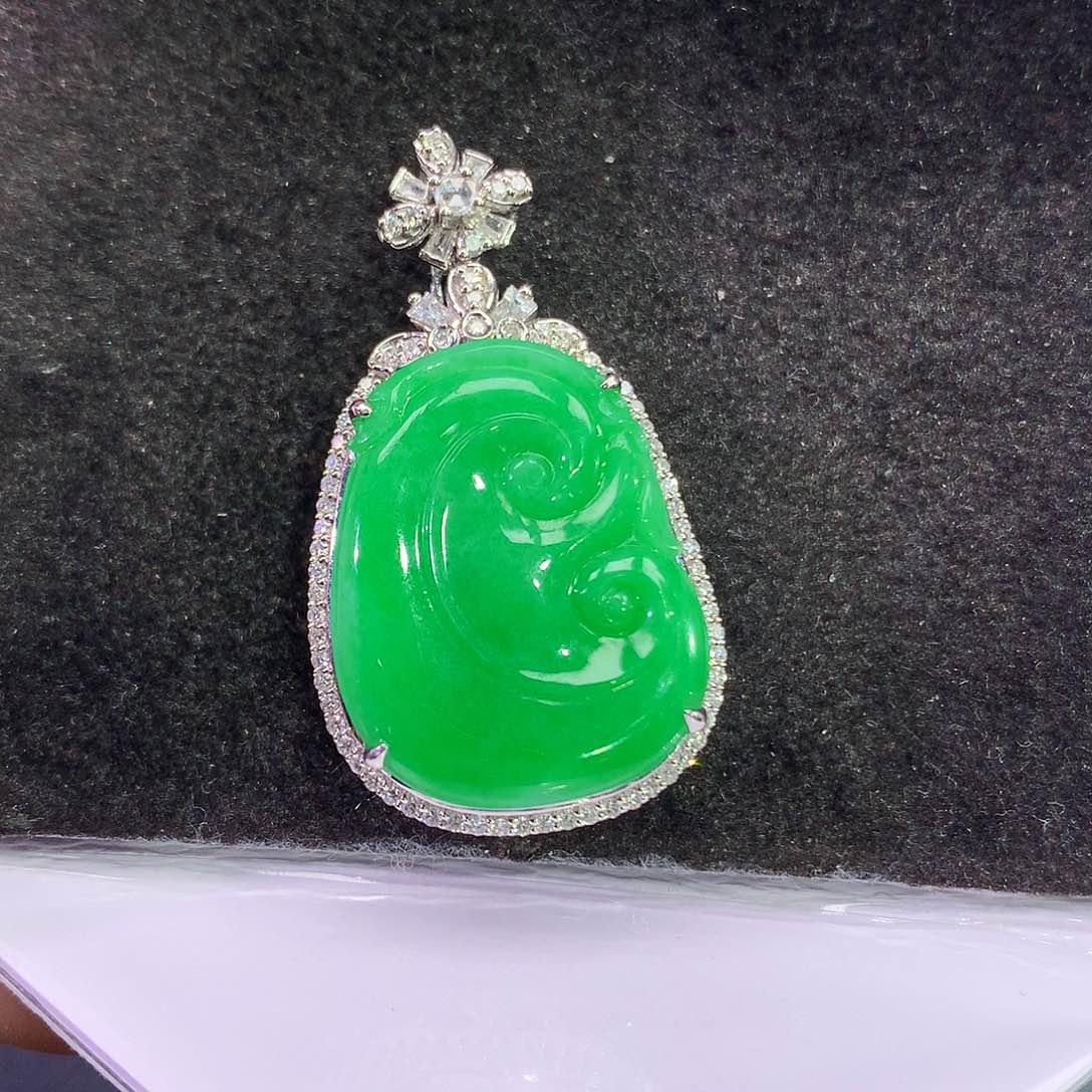 翡翠18K金镶嵌吊坠(赠链)