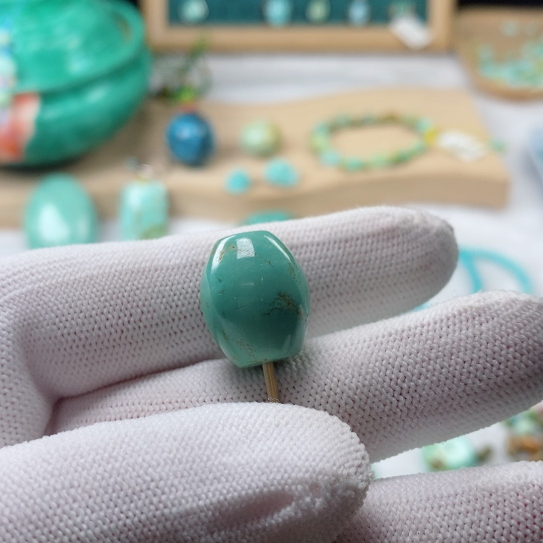 绿松石颈饰未镶嵌