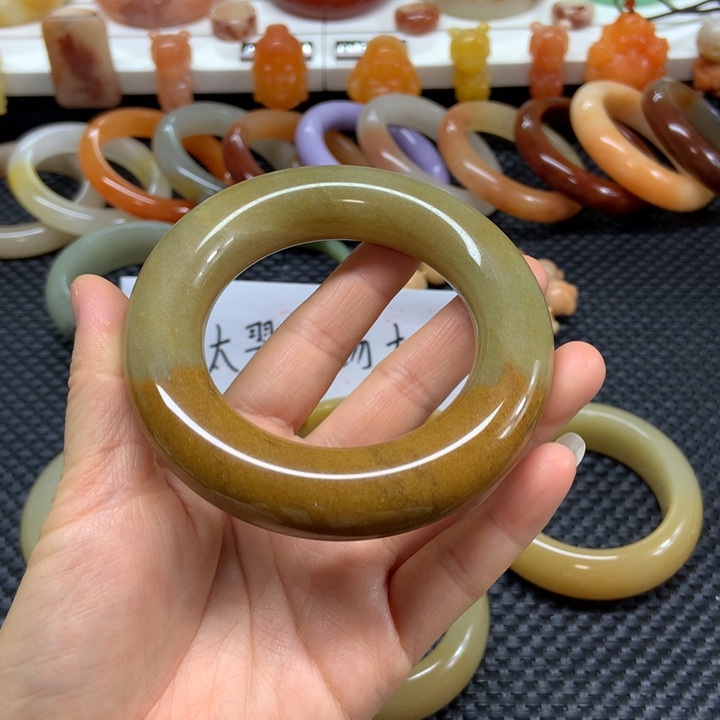 石英质玉未镶嵌手镯