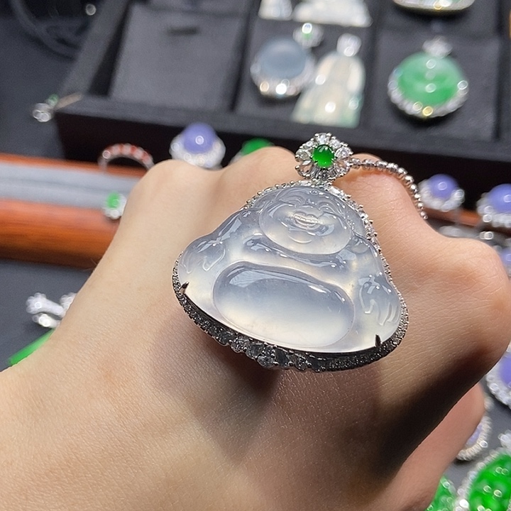 颈饰18K金镶嵌翡翠